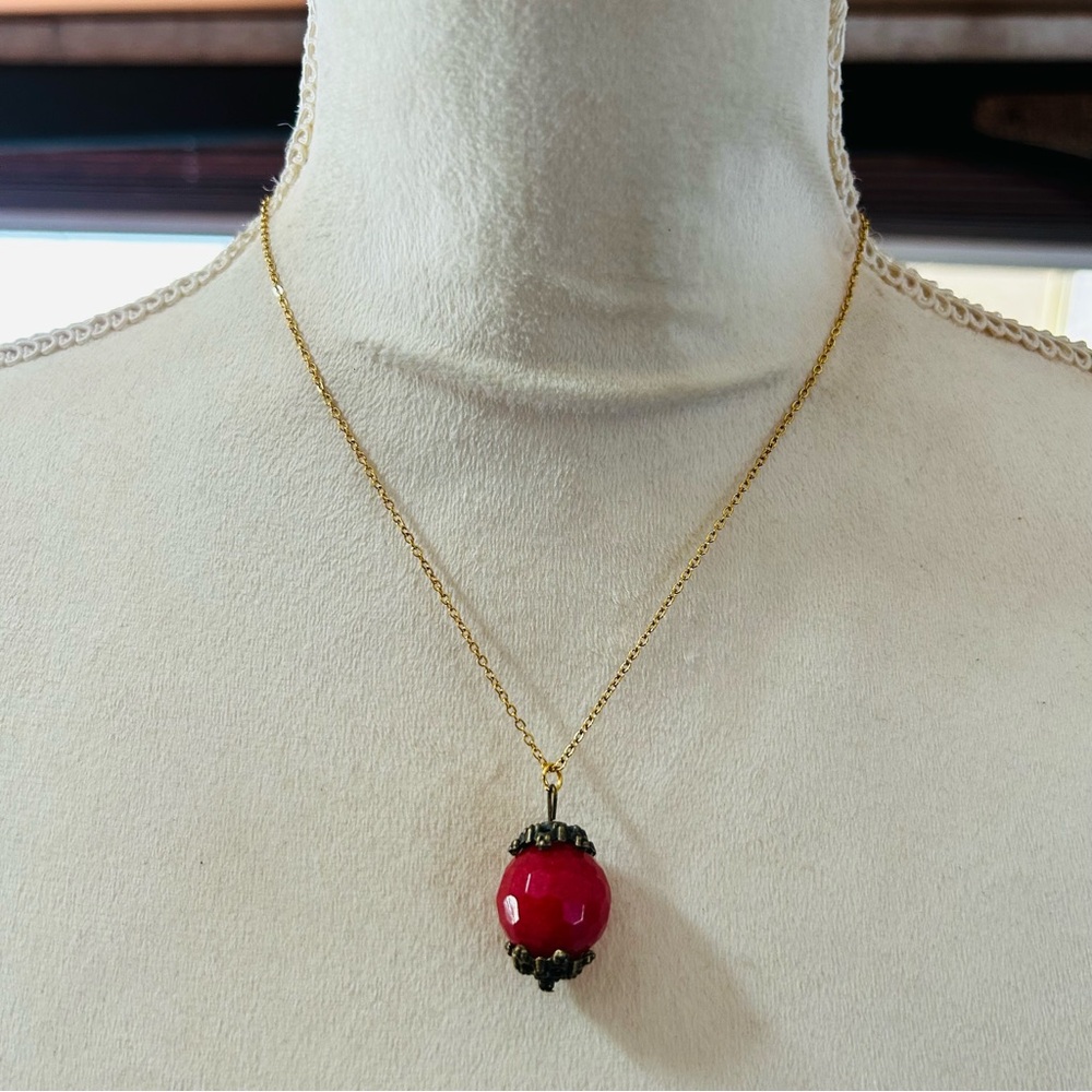 Vintage faceted bell capped carnelian agate pendant on chain necklace